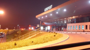 A alertat întregul Aeroport şi pe oamenii legii, pentru a-şi împiedica soţia să plece din ţară