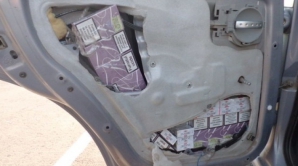 Produse anabolice interzise şi ţigări de contrabandă, confiscate la vamă
