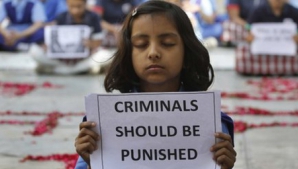 Un nou viol zguduie India. Fetiţă de şase ani, găsită într-o baltă de sânge după ce a fost agresată