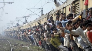 Reportaj CNN despre căile ferate din India, celebre pentru înghesuiala, mizeria din trenuri şi preţurile derizorii VIDEO