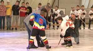 Legendele hocheiului mondial, Serghei Makarov şi Serghei Babinov, au vizitat în premieră Moldova  