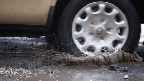 NU E GLUMĂ! A apărut aplicaţia pentru telefon care îţi arată gropile din asfalt. Se numeşte Gropometru