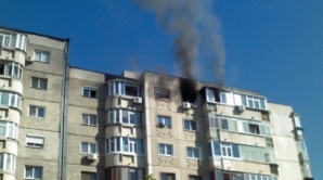 Un apartament din sectorul Râşcani a fost cuprins de flăcări VIDEO