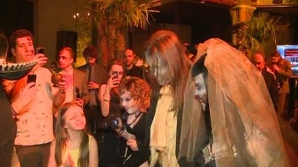 Un cuplu din Marea Britanie şi-a organizat nunta în stil zombie VIDEO