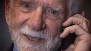 40 de ani de la prima convorbire cu un telefon mobil. AFLĂ istoria primului gadget