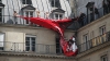 (VIDEO) Protest cu sânii goi în centrul Parisului