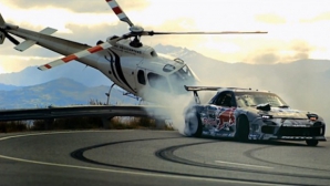 Drift la înălţimi terifiante, cu Red Bull şi Mazda RX-7