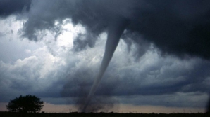Tornade devastatoare în SUA: Un om a murit, iar mai mulţi au fost daţi dispăruţi