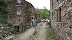 (GALERIE FOTO) Un britanic a cumpărat un sat întreg din Spania. AFLĂ cât a plătit