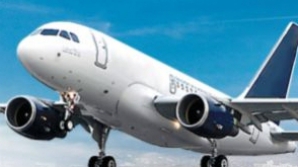 Cursă aeriană întreruptă de... piesa  "I Will Always Love You". Ce au păţit pasagerii unui avion VIDEO