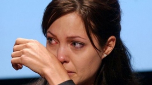 DECIZIE ŞOC la Hollywood. Actriţa Angelina Jolie şi-a tăiat sânii