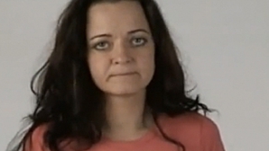 O presupusă româncă, acuzată de complicitate în cazul a 10 ASASINATE