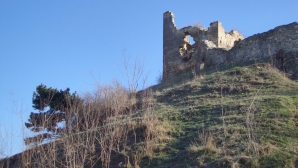 Istorii omorâte a doua oară. Cetăţi lăsate în ruină de stat şi săpate de căutătorii de comori VIDEO