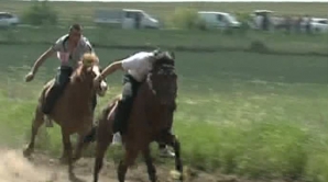 (VIDEO) Eveniment special în Găgăuzia. Curse de cai la Ceadâr Lunga, pentru Premiul başcanului