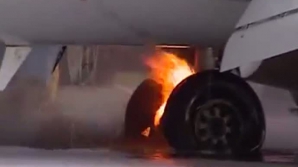Trenul de aterizare al unui avion a luat foc pe aeroportul Vnukovo din Moscova 