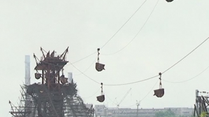 (VIDEO) Funicularul dintre Rezina şi Râbniţa riscă să se PRĂBUŞEASCĂ. Oameni stau cu frica în sân