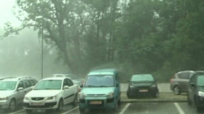 O furtună violentă a făcut ravagii în Bucureşti: Cel puţin 18 oameni au fost răniţi