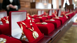 Nicolae Timofti l-a decorat cu "Ordinul Republicii" pe naistul și compozitorul român Gheorghe Zamfir