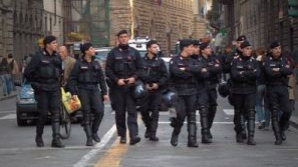 Şase persoane suspectate de planificarea atentatelor teroriste au fost reţinute în Italia