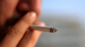 Moldovenii nu renunţă la fumat. Viciul e răspândit cel mai mult printre adolescenţi