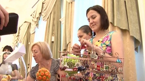 Bijuterii handmade, sarmale şi prăjituri delicioase la "Târgul Cozonacilor" din Chişinău