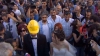 Nuntă în mijlocul protestelor. Doi tineri s-au căsătorit în timpul manifestaţiilor din Istanbul