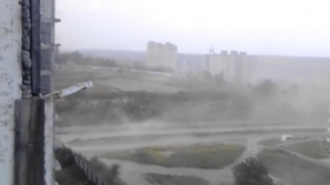 (VIDEO) "A apărut de nicăieri"! Un nor de praf a acoperit o parte din sectorul Ciocana