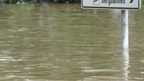 Apele "înghit" Europa: Cel puţin 16 oameni au murit, iar patru sunt daţi dispăruţi