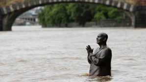 Furia apelor continuă să facă ravagii în Europa Centrală. Stihia a pus stăpânire şi pe România (VIDEO)