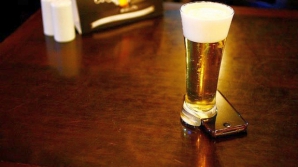 Paharul care te ţine departe de telefonul mobil VIDEO