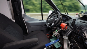 Ford foloseşte şoferi-roboţi pentru a testa durabilitatea maşinilor sale 