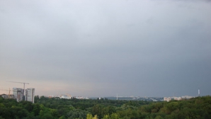 Vreme caniculară şi ploi însoţite de descărcări electrice, anunţă meteorologii