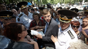 (VIDEO) Ce spun locuitorii Capitalei despre reuşitele şi restanţele primarului Dorin Chirtoacă