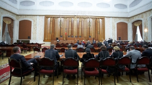 Femeile din Moldova: Frumoase şi inteligente, dar respinse la conducere