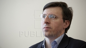 Calcă pe aceeaşi greblă. Chirtoacă, surprins din nou încălcând regulile de circulaţie VIDEO