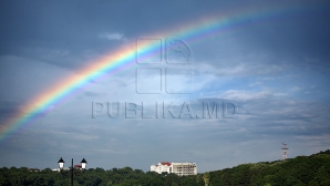 Cer noros şi ploi de scurtă durată, pentru astăzi. Vreme mohorâtă va fi şi pe continentul european