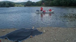 Week-end tragic pentru două persoane: Au mers la pescuit şi scăldat şi s-au înecat
