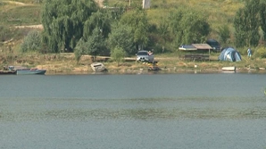 Deşi se îneacă zeci de oameni, administratorii lacurilor nu pot fi amendaţi pentru că nu instalează staţii de salvare