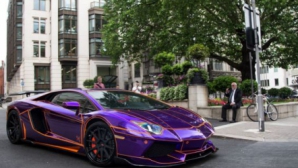 Un Lamborghini fosforescent a fost confiscat de poliţie. Cui îi aparţinea bolidul 