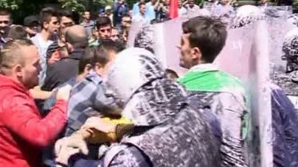 Protest cu zeci de persoane arestate şi poliţişti răniţi, în Kosovo VIDEO