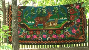 Covoare de 10.000 de lei, ţesute manual acum 50 de ani, expuse la un festival. "Le cumpără străinii, moldovenii nu au bani"