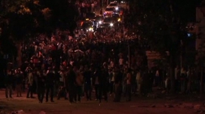 Violenţele continuă în Turcia. Protestatarii au aruncat cu focuri de artificii, pietre şi sticle în poliţişti  