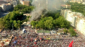 Zeci de poliţişti au luat cu asalt Piaţa Taksim din Istanbul