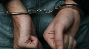 Patru persoane, printre care şi un poliţist, ÎNJUNGHIATE într-o moschee