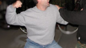 Şi-a omorât fratele mai mic şi l-a ascuns în grădină sub strujeni