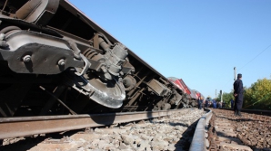 Un tren de pasageri a deraiat în apropiere de Paris (VIDEO)