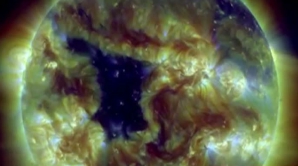 O gaură uriaşă a fost descoperită pe suprafaţa Soarelui 