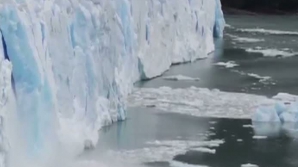 Un aisberg IMENS s-a desprins din celebrul gheţar Pine Island VIDEO