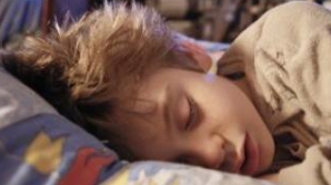 Nopţile nedormite şi culcatul la ore târzii pot afecta abilităţile mentale ale copiilor 