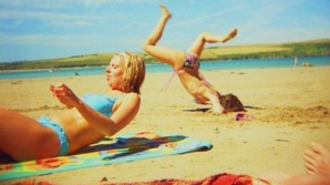 Ipostaze hazlii surprinse pe plajă. Vezi cele mai AMUZANTE fotografii 